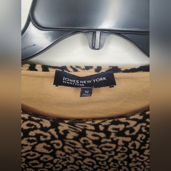 Pre-Loved Tan and Black Women’s Jones New York Long Sleeve Shirt Size Medium - Picture 8 of 9